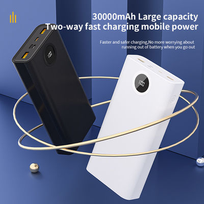 Un buen precio. Banco de energía ligero de gran capacidad con cable Micro USB incluido en línea