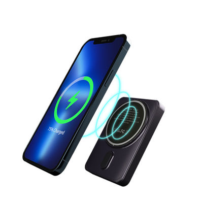 Un buen precio. Banco de energía de 5000 mAh Cargador magnético Banco de energía magnético ligero en línea