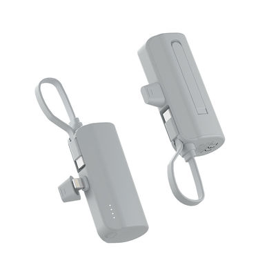 Un buen precio. Banco de energía de conexión de cola de polímero de litio 4500mAh Con carga 5V / 2.1A salida en línea
