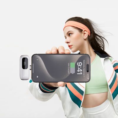 Un buen precio. ABS de plástico hecho a medida Banco de energía de cola de enchufe 4500mAh Capacidad en línea