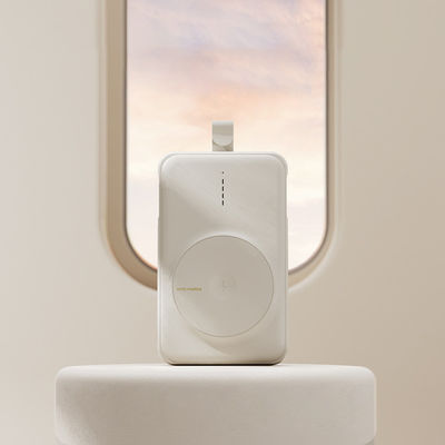 Un buen precio. Banco de energía de adsorción magnética 10000MAH 5W 7.5W Tecnología de carga a prueba de fuego de Li-polímero en línea